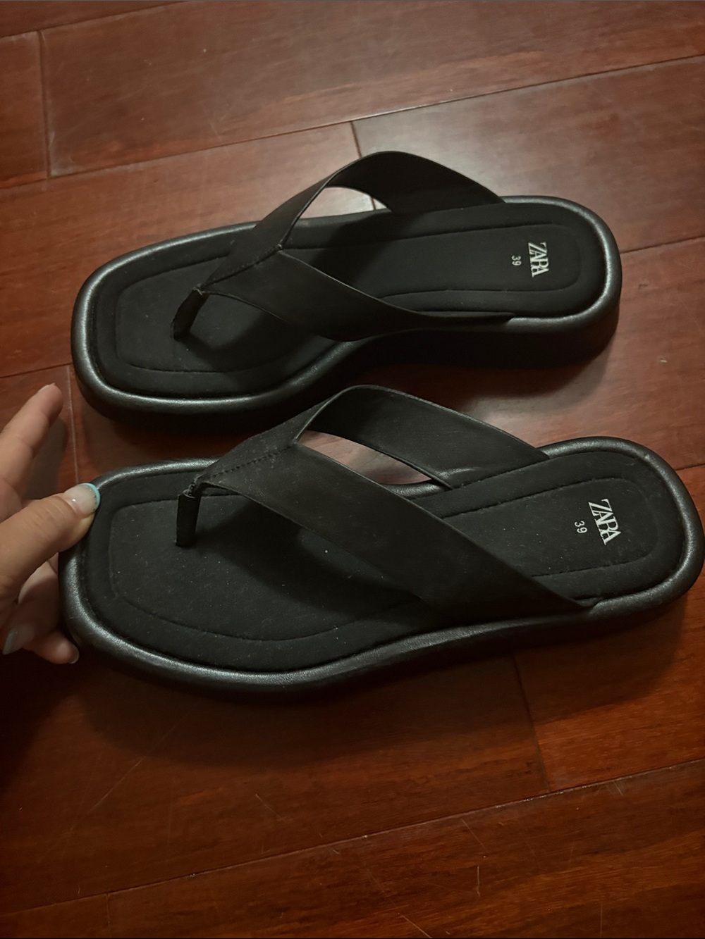 ZARA Black Men’s Crossover Strap Flip-Flop Sandals